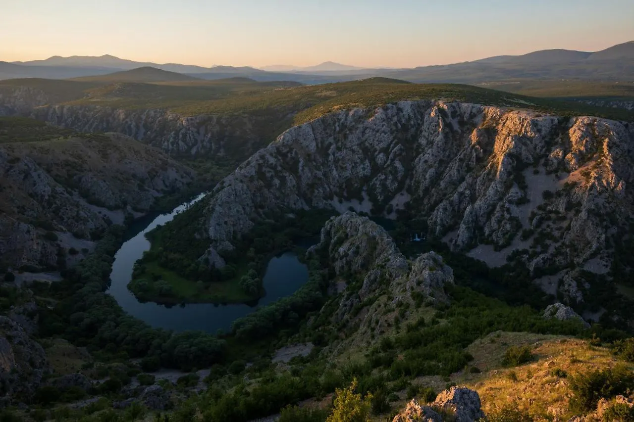 Camping Dolovi Obrovac Campsite