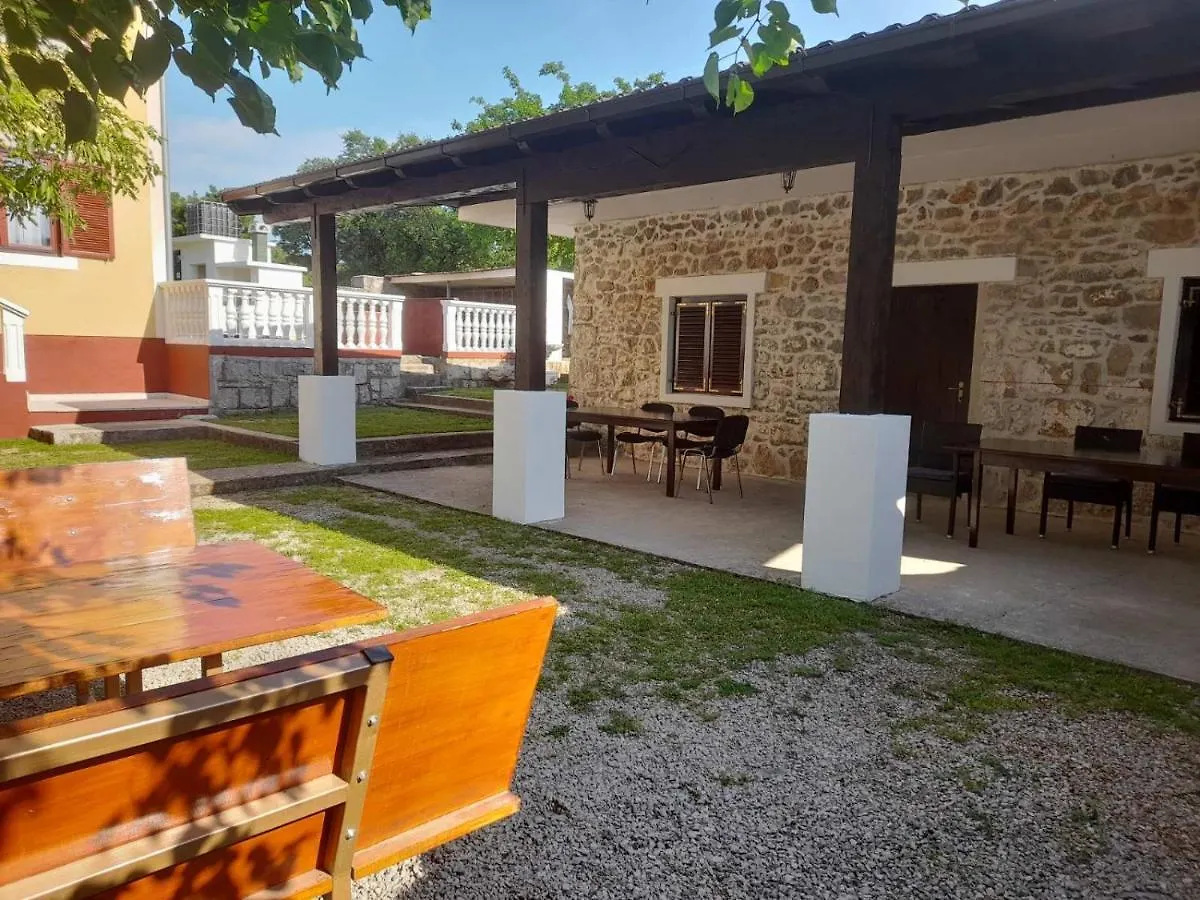 Camping Dolovi Obrovac 0*,  Croacia